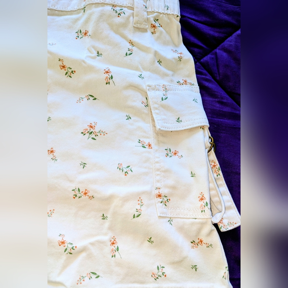 Celebrity Pink Women's Floral Cargo Romper - Picture 4 of 10